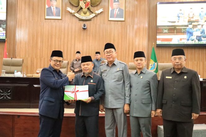 
 Rapat Paripurna DPRD Kota Bekasi Kota Bekasi Bahas Evaluasi dari BPK Jabar