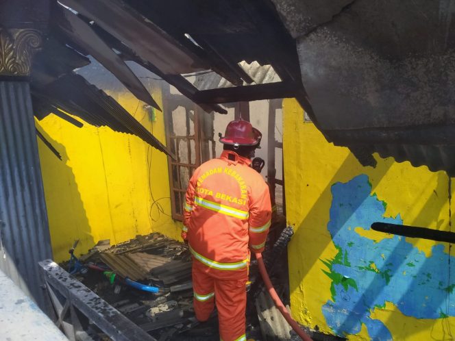 
 Kebakaran di Komplek Deperla Bekasi Timur, Korban Mengungsi