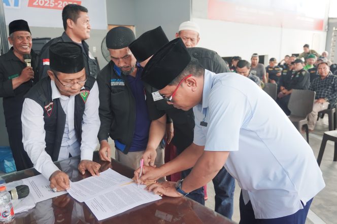 
 FUI Sumut Deklarasi Dukung Paslon Asri Ludin Tambunan – Lomlom Suwondo Di Pilkada Deli Serdang 2024