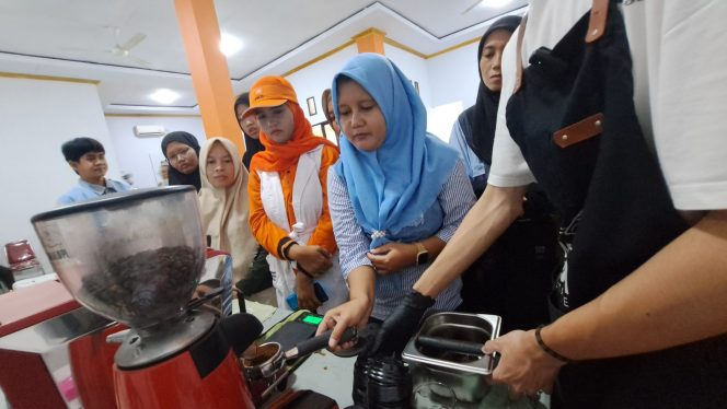 
 Reses Dewan PKS Bambang Purwanto Bidik Pemberdayaan Pemuda Lewat Pelatihan Racik Kopi