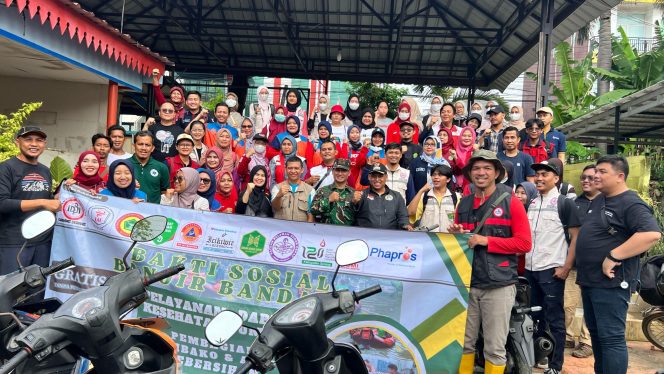 
 Respon Pemerintah Minim Atasi Banjir di Bekasi Selatan, Sejumlah Relawan Turun Tangan