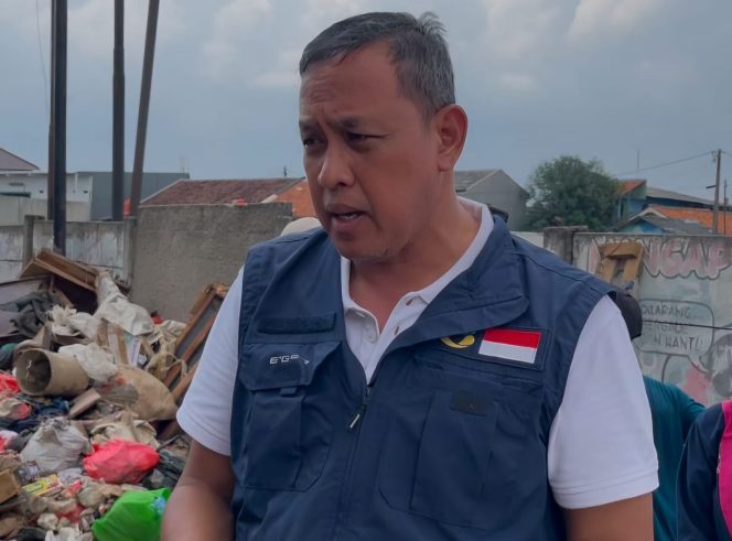 
 Wali Kota Bekasi Instruksikan DLH Segera Angkut Sampah di Lokasi Terdampak Banjir