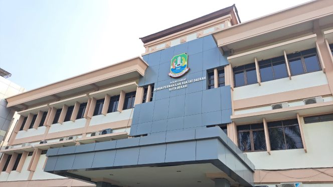 
 DPRD Bekasi Bahas Raperda Sampah, Usulkan Insentif untuk Bank Sampah