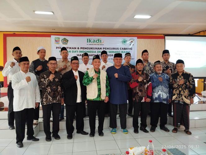 
 Ustadz Tomy dan Pengurus IKADI Serang Baru Dilantik
