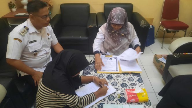 
 Lurah Kotabaru Gercep, Dua Siswi Putus Sekolah Langsung Didaftarkan Kembali ke SMAN 12