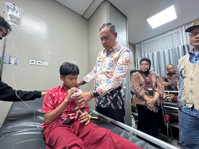 
 Enam Siswa SD di Bekasi Keracunan MBG, Wali Kota Pastikan Penanganan dan Evaluasi Ketat