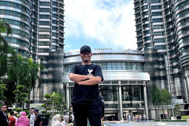 
 Profil Azmi Hanif, MC Muda Indonesia yang Tembus Panggung Malaysia