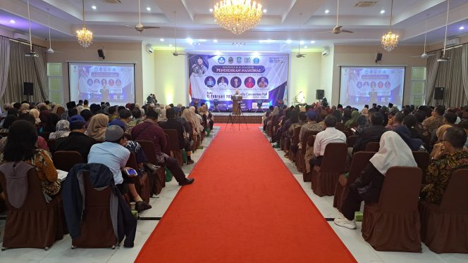 
 Ketua DPRD Kota Bekasi, Dr. Sardi Efendi Menjadi Narasumber dalam Seminar Pendidika Nasional BMPS 
