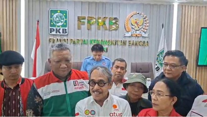 
 Temui DPR, Koalisi Buruh Desak RUU Ketenagakerjaan Batasi Kerja Kontrak Maksimal Satu Tahun dan Kembalikan Upah Minimum Berdasarkan Survei KHL